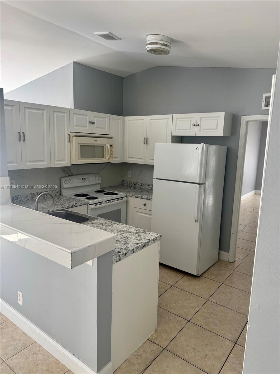 NORTH LAUDERDALE ESTATES - Residential Lease