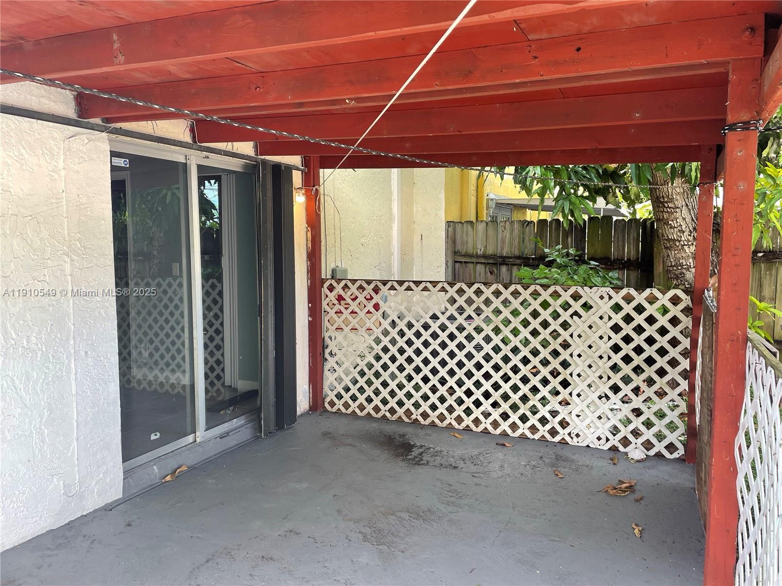 NORTH LAUDERDALE ESTATES - Residential Lease