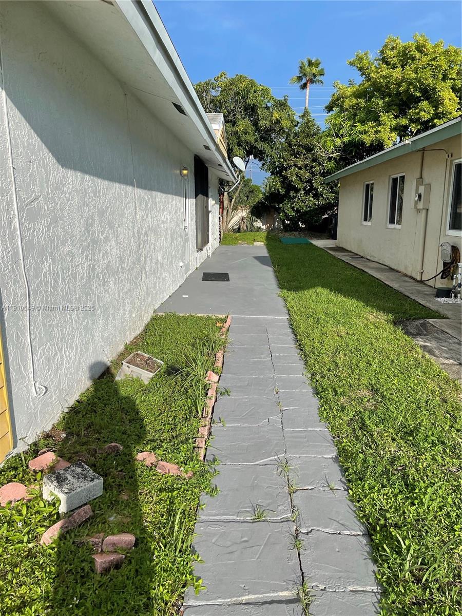 NORTH LAUDERDALE ESTATES - Residential Lease