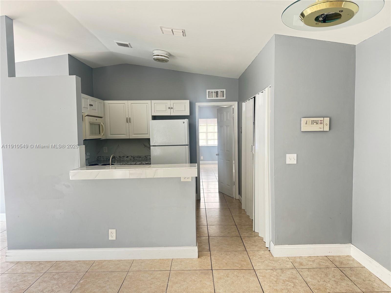 NORTH LAUDERDALE ESTATES - Residential Lease