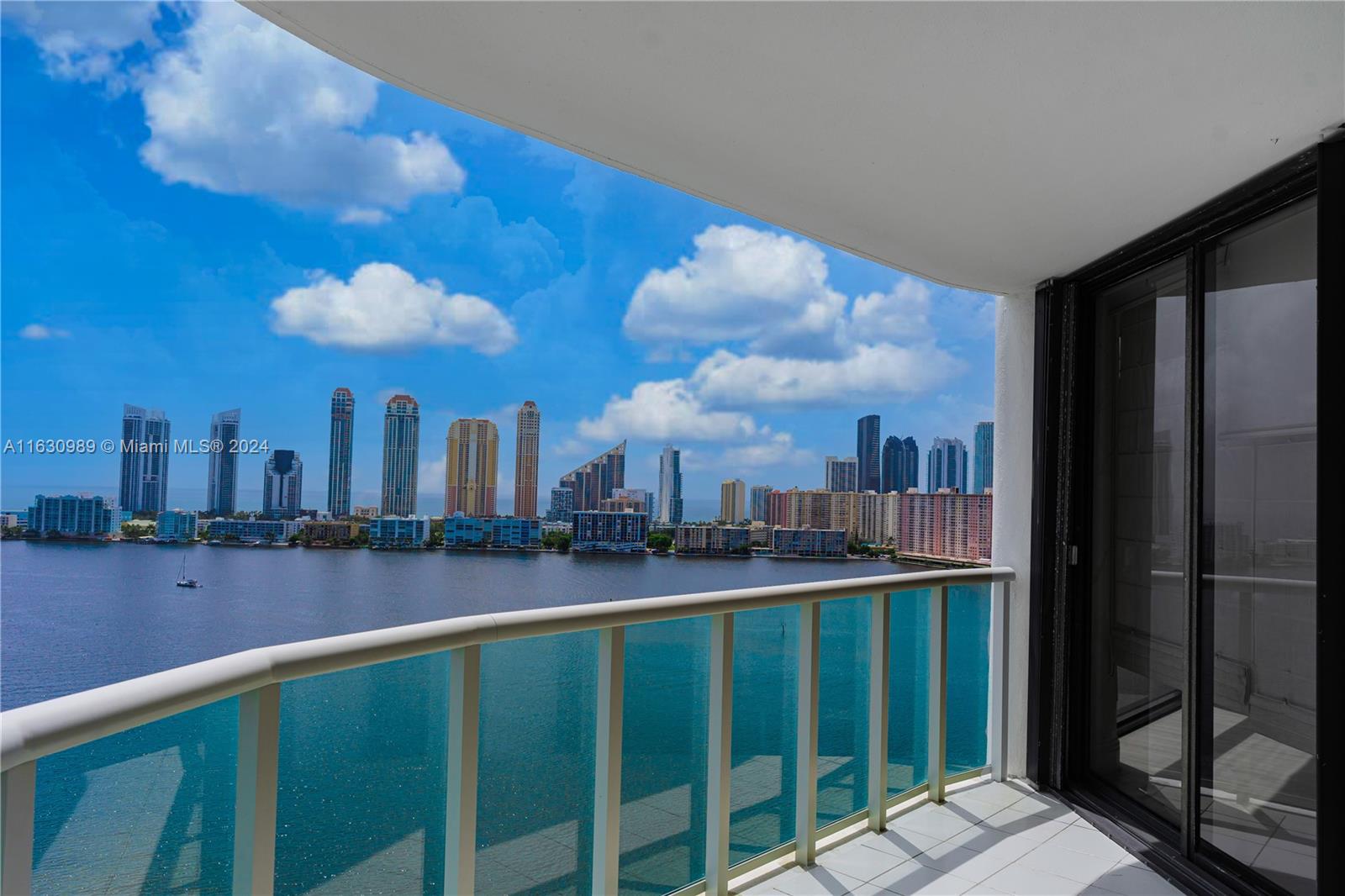 4000 ISL BLVD WILLIAMS IS - Residential