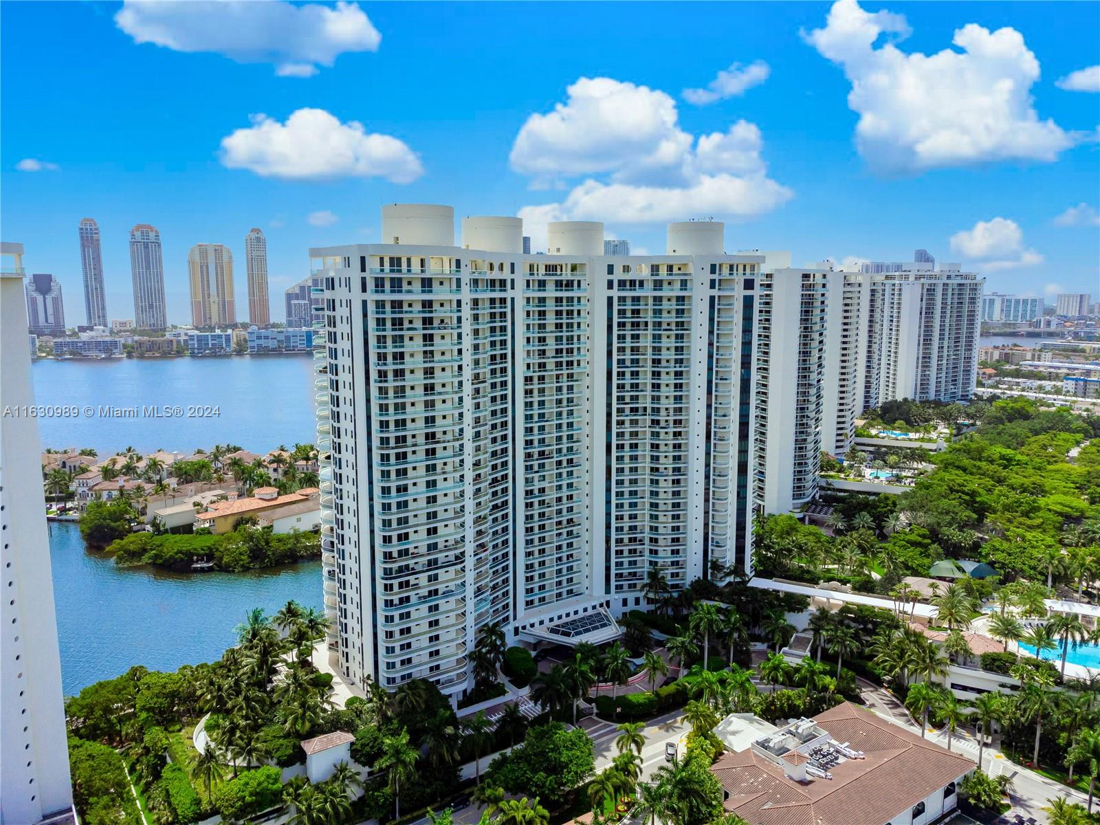 4000 ISL BLVD WILLIAMS IS - Residential