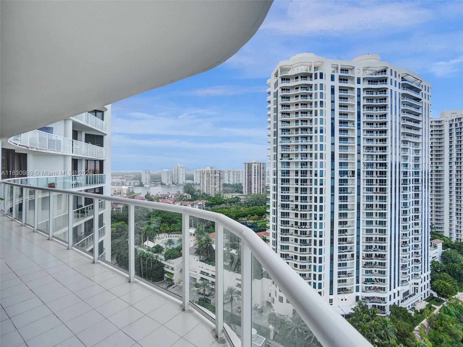 4000 ISL BLVD WILLIAMS IS - Residential