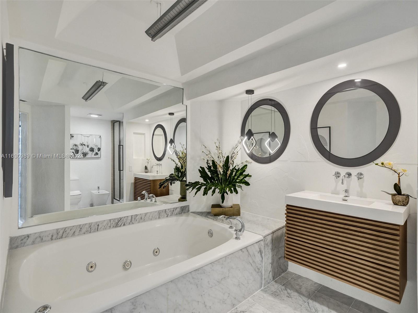 4000 ISL BLVD WILLIAMS IS - Residential