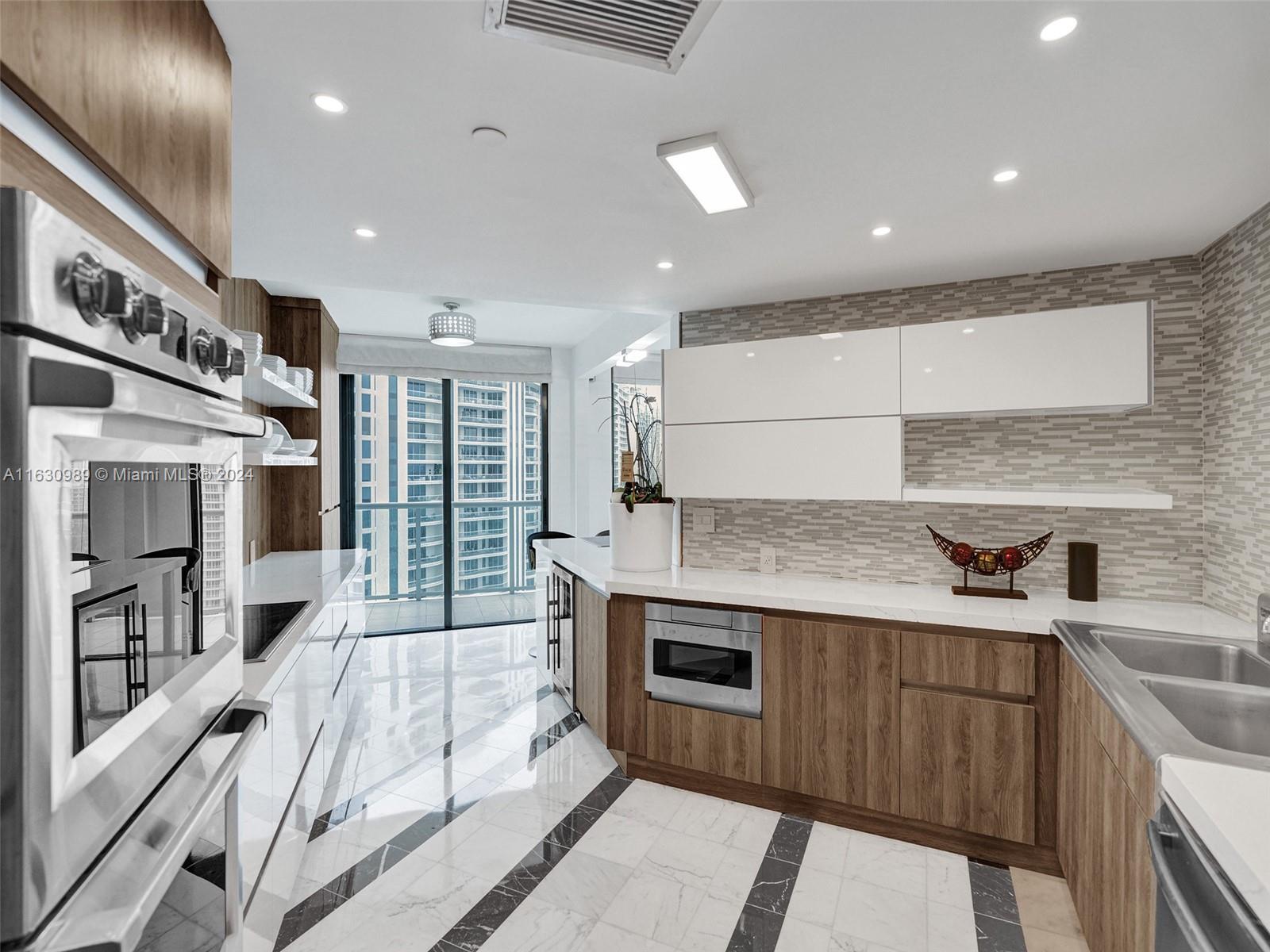 4000 ISL BLVD WILLIAMS IS - Residential