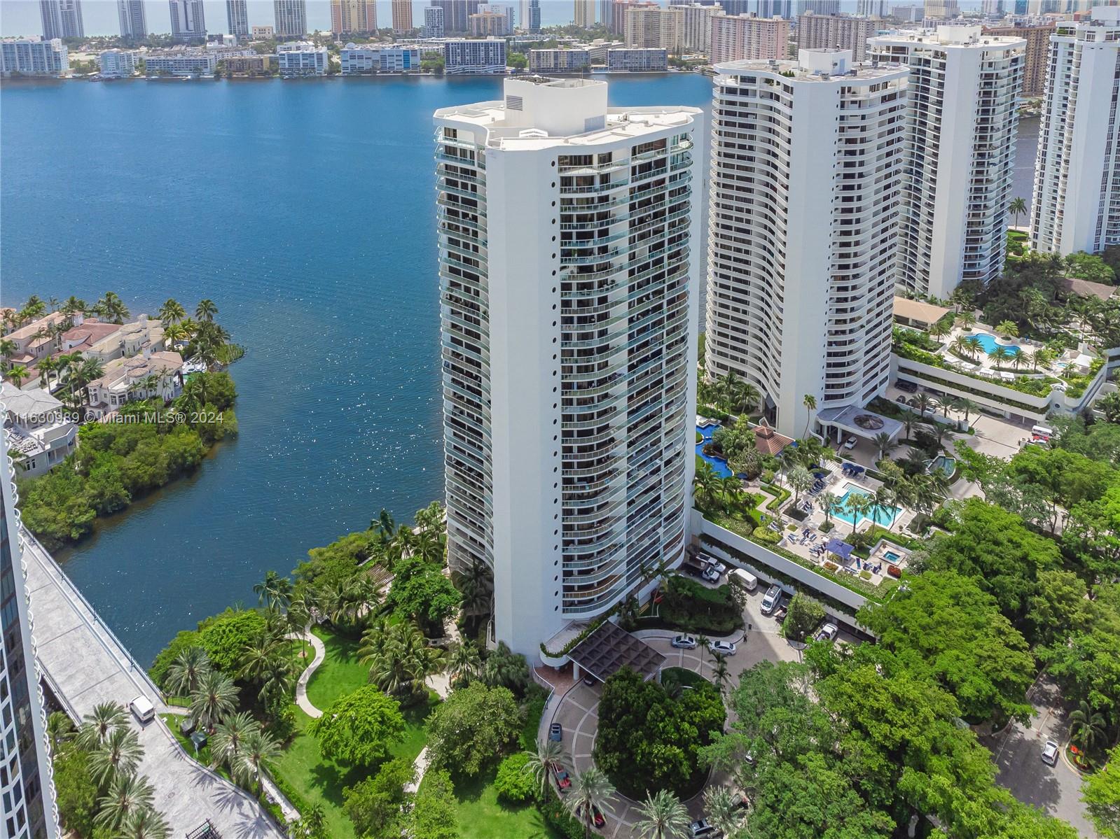 4000 ISL BLVD WILLIAMS IS - Residential