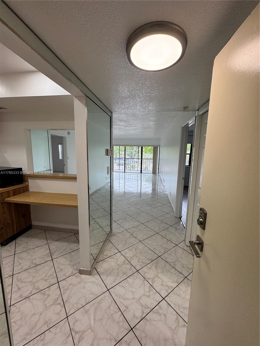 200 Lakeview Dr 204