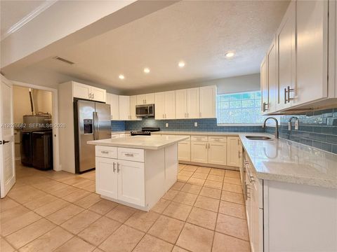 Tiny photo for 206 SE 3rd Pl, Dania Beach, FL 33004 (MLS # A12026682)