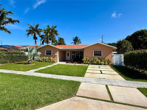 Tiny photo for 206 SE 3rd Pl, Dania Beach, FL 33004 (MLS # A12026682)