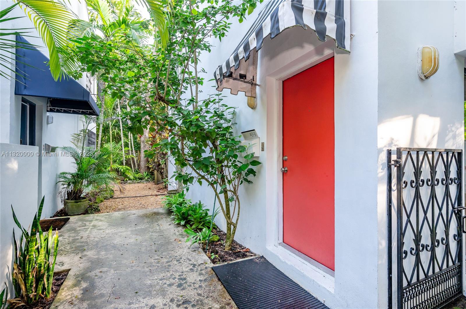 This Coconut Grove tropical oasis is a 2 bedroom 1.5 bath two-story townhouse, located on a quiet tree-lined
street. Situated on a lush corner lot surrounded by verdant tree canopies offering tranquility and privacy. Features
include oversized windows throughout, the principal bedroom offers a large walk-in closet and a gated outdoor
space. Natural light illuminates the open kitchen, living, and dining areas. Highly desirable, quiet community near
chic restaurants, boutiques, waterfront parks, and the top schools in Miami.