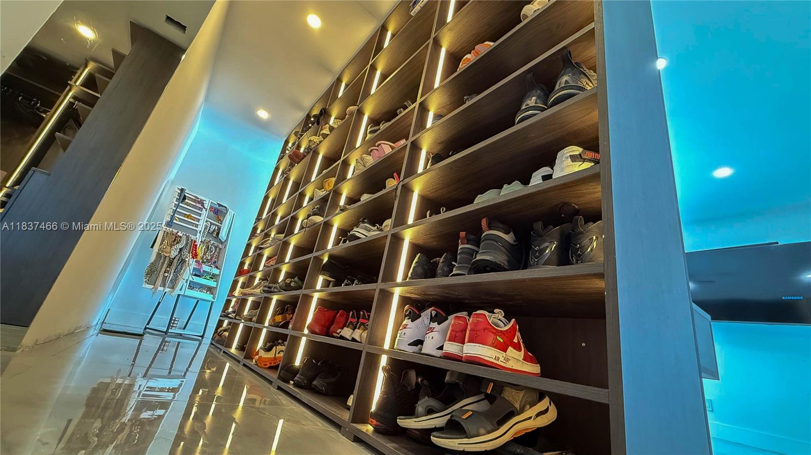 FALCONS LEA - Residential