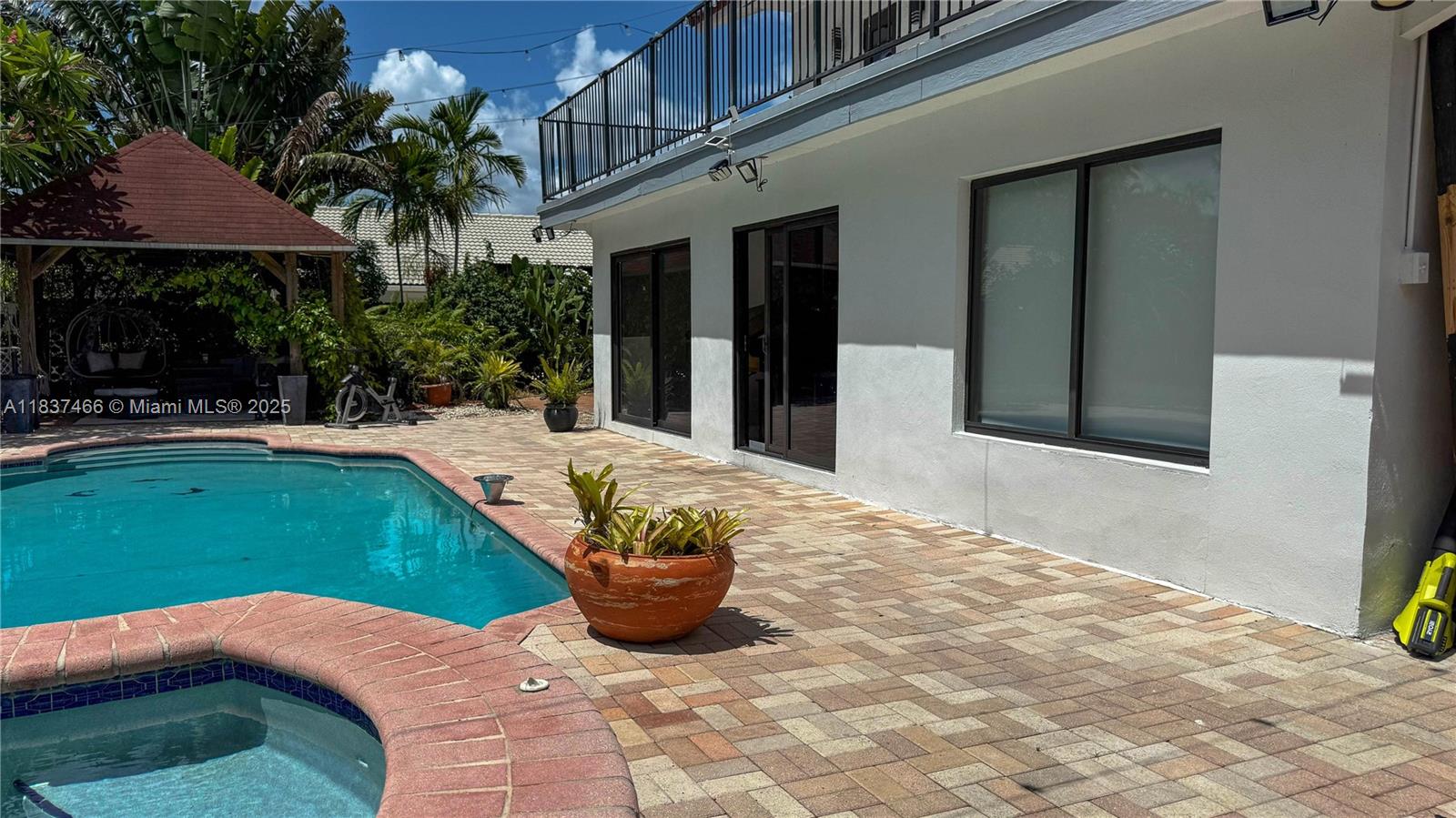 FALCONS LEA - Residential