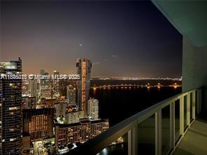 Stunning 1-Bed / 1-Bath with Bay & Skyline Views from the 47th Floor - Quantum on the Bay. This high-rise unit offers breathtaking panoramic views of Biscayne Bay and the Miami skyline.
Features: dark wood floors, floor-to-ceiling windows, custom shades in the living room, blackout curtains in the bedroom, in-unit washer and dryer. Resort-style amenities 2 pools, two-story fitness center, yoga and cycling studios, sauna, club room, billiards, theater, BBQ area, on-site mini market, and 24-hour valet. Ideally located across from Margaret Pace Park and close to Wynwood, Midtown, Downtown, and Brickell. Walk to cafes, dining, and shopping. Includes one assigned covered parking space. Annual lease at $3,000 or 6-month lease at $3,200.