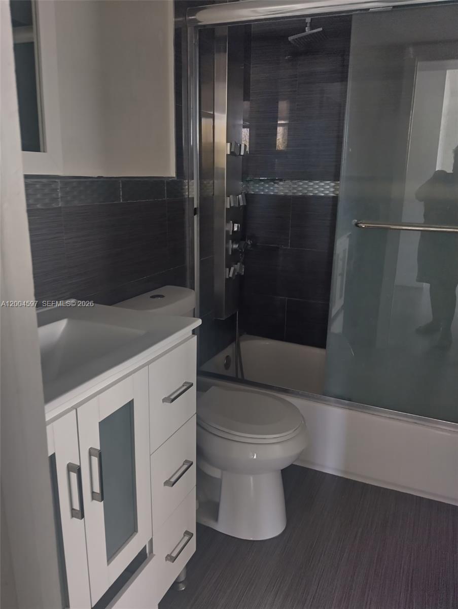 6969 Collins Ave 402