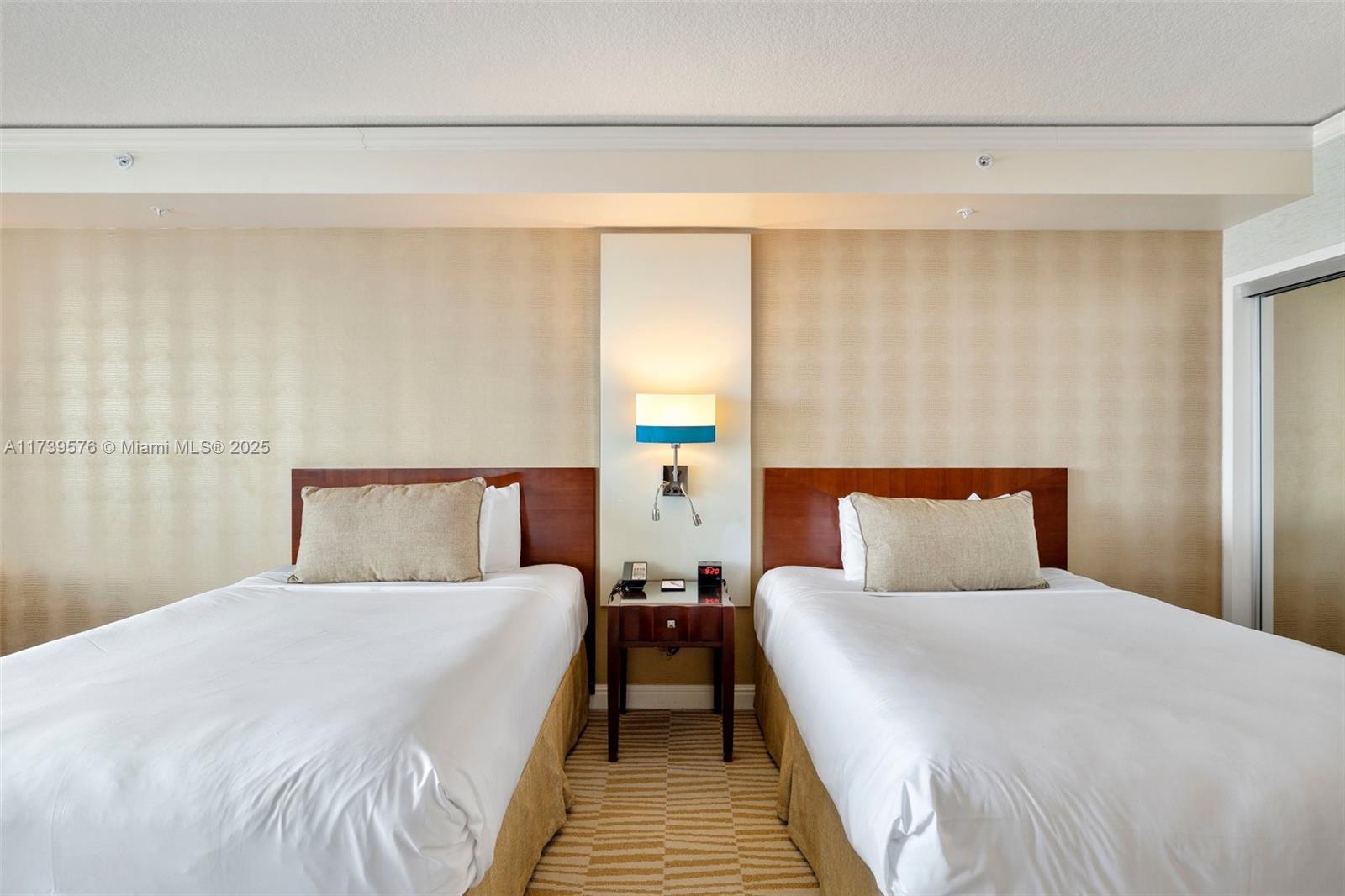 TRUMP INTERNATIONAL SONES - Residential