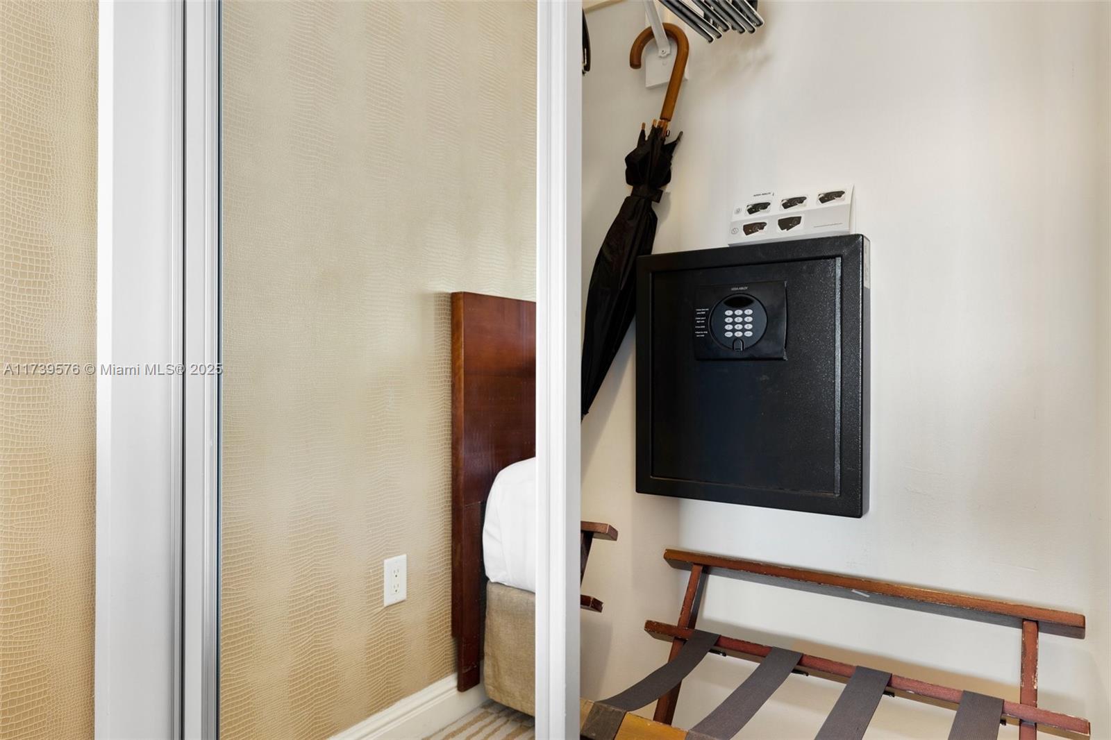 TRUMP INTERNATIONAL SONES - Residential