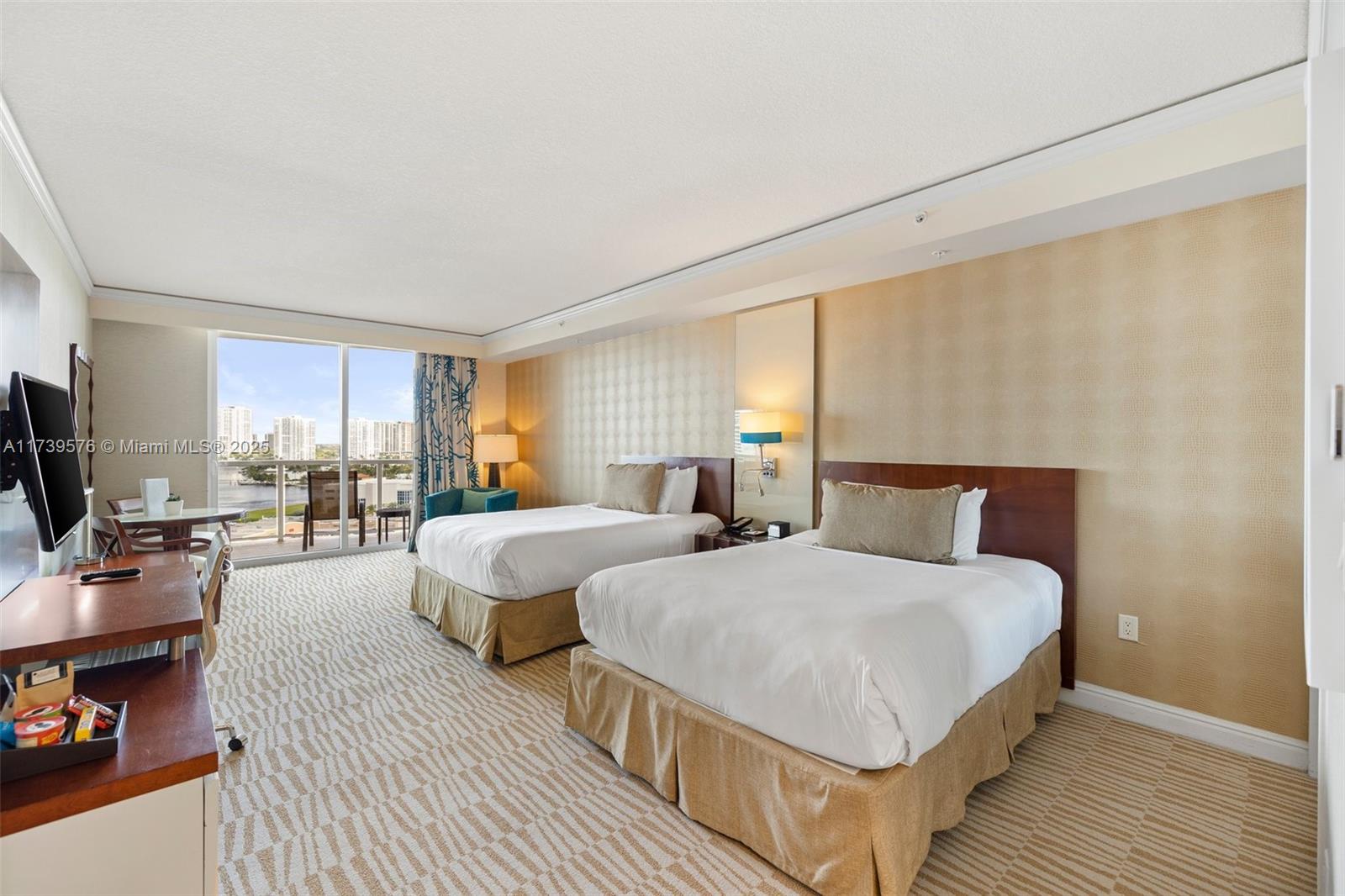 TRUMP INTERNATIONAL SONES - Residential