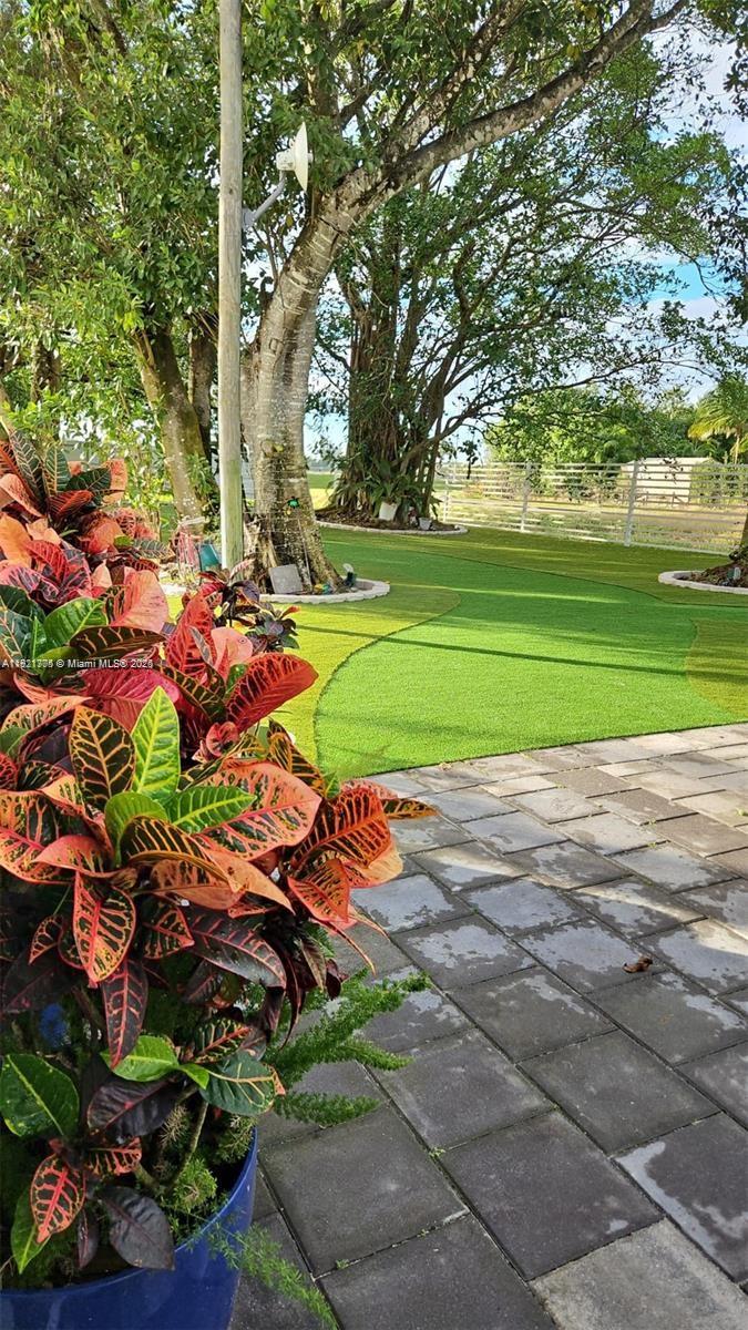 THE REDLANDS SEC 4 - Residential Lease