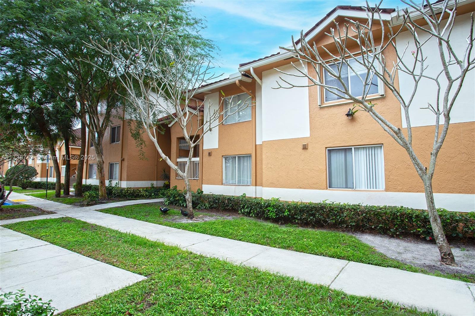 Property for Sale at 735 Nw 92nd Ave 735, Plantation, Miami-Dade County, Florida - Bedrooms: 1 
Bathrooms: 1  - $195,000