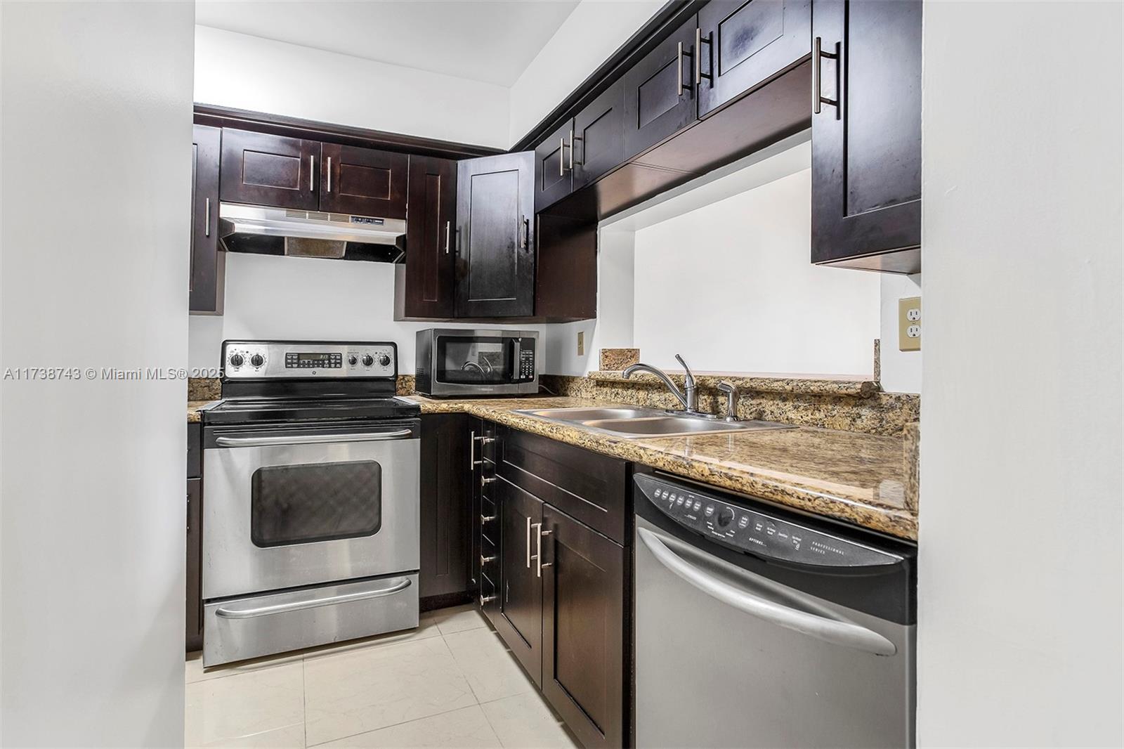 735 NW 92nd Ave 735