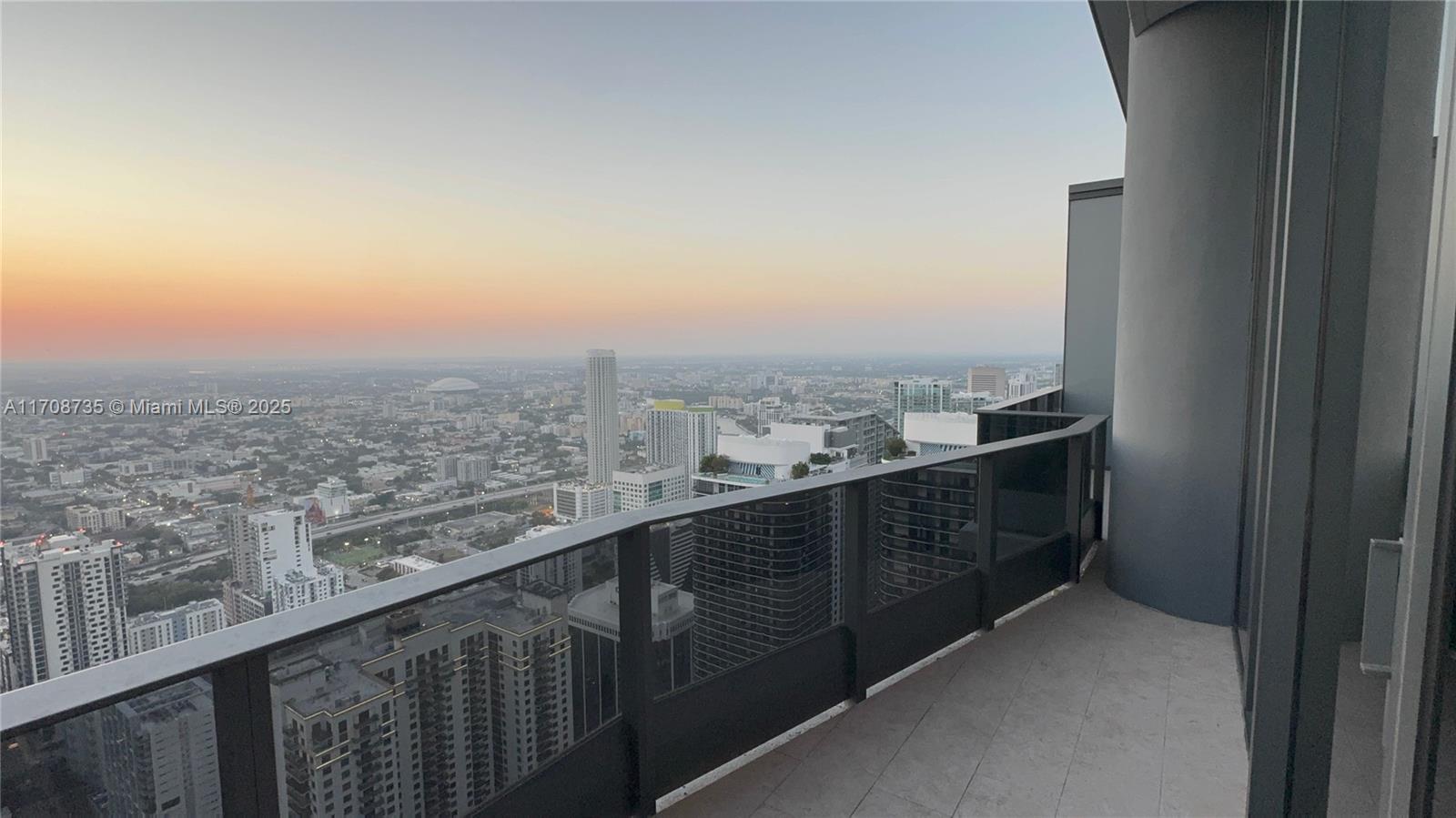 1000 Brickell Plz UPH6204