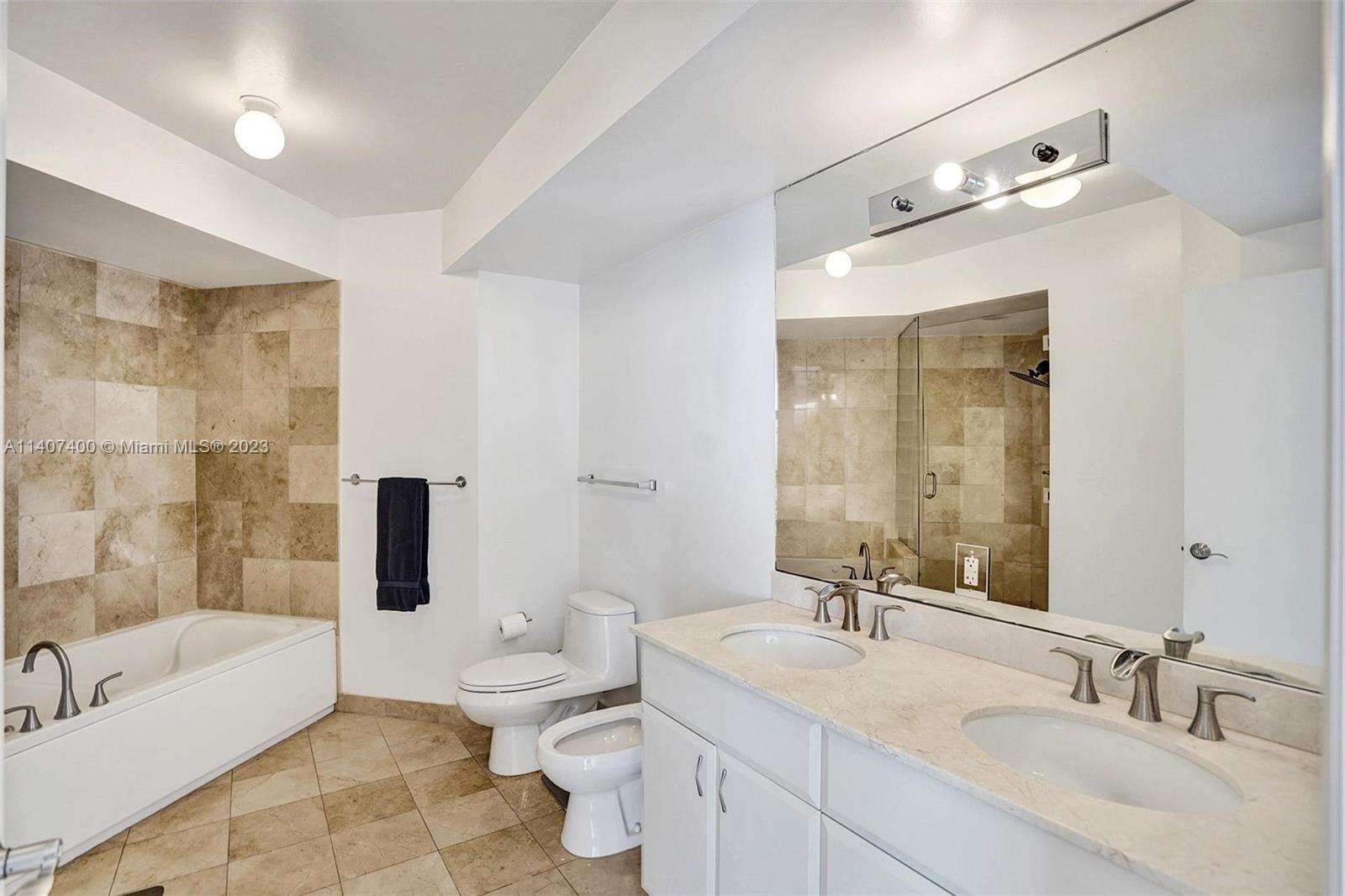 AKOYA CONDO - Residential