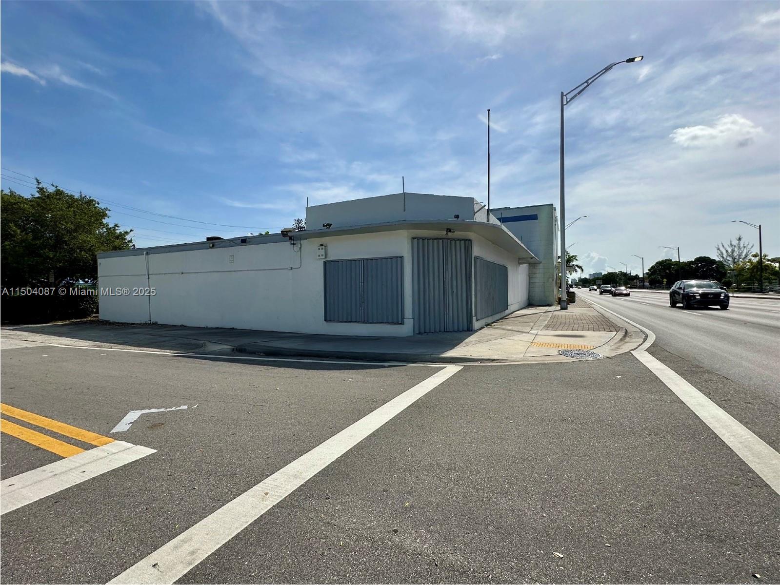 The subject property is a freestanding vacant retail building consisting of 3,664 square feet of usable space, well situated on a 7,202 square foot lot. The current layout can accommodate most businesses, including retail and office uses. This vacant building is perfect for an owner-user. The property is located in B-2 zoning, which allows most retail and commercial uses including a restaurant/bar and automotive.