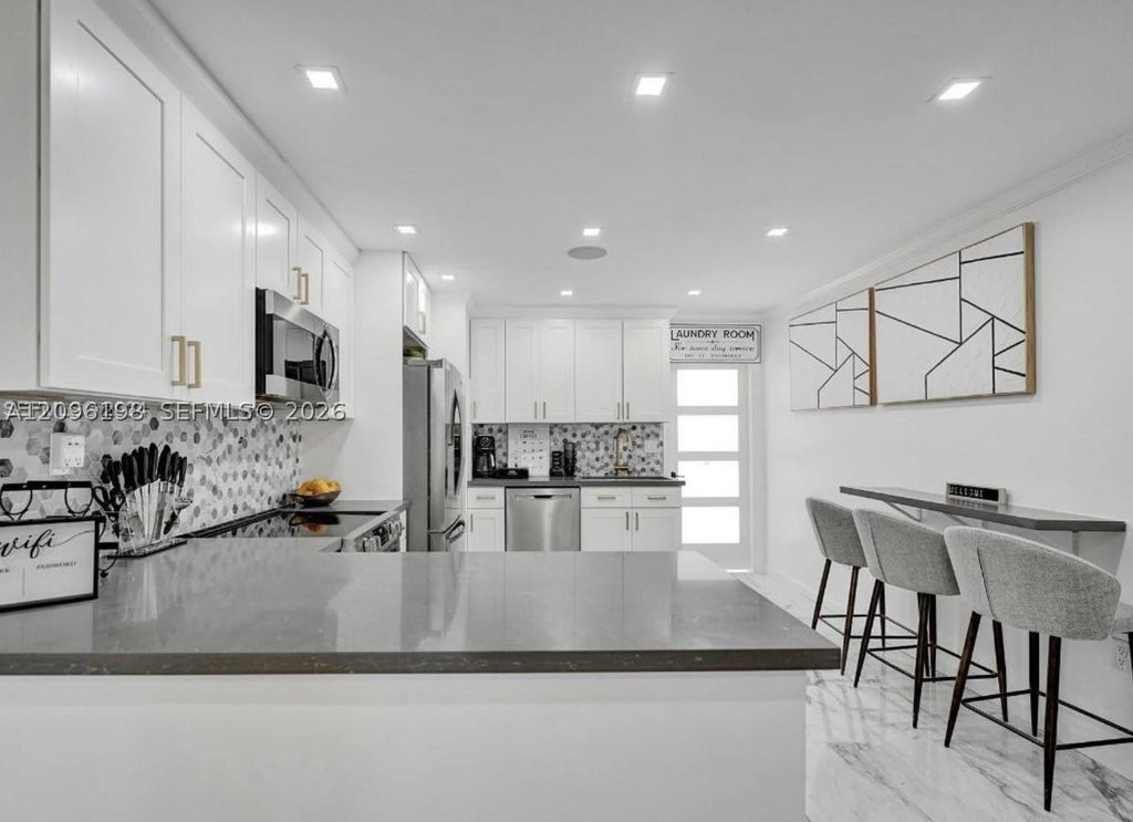 Photo of 814 SE 14th St, Fort Lauderdale, FL 33316 (MLS # A12096198)