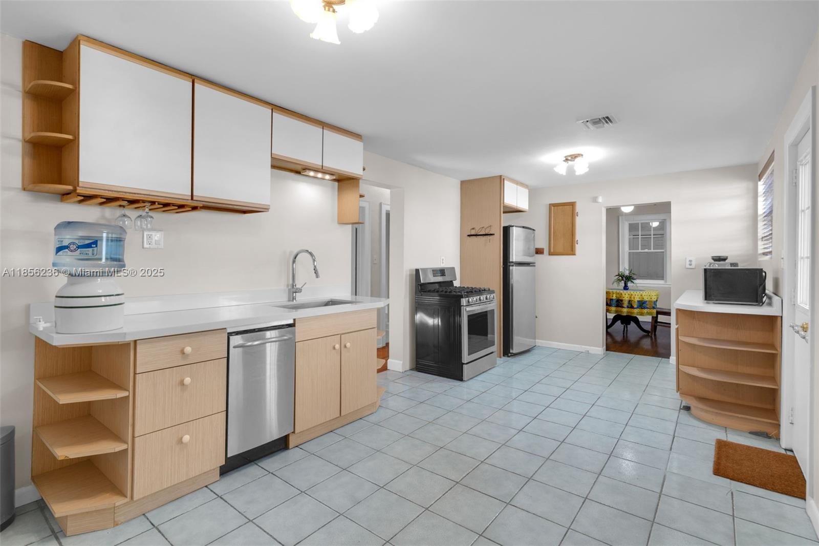 CAMBRIDGE LAWNS - Residential