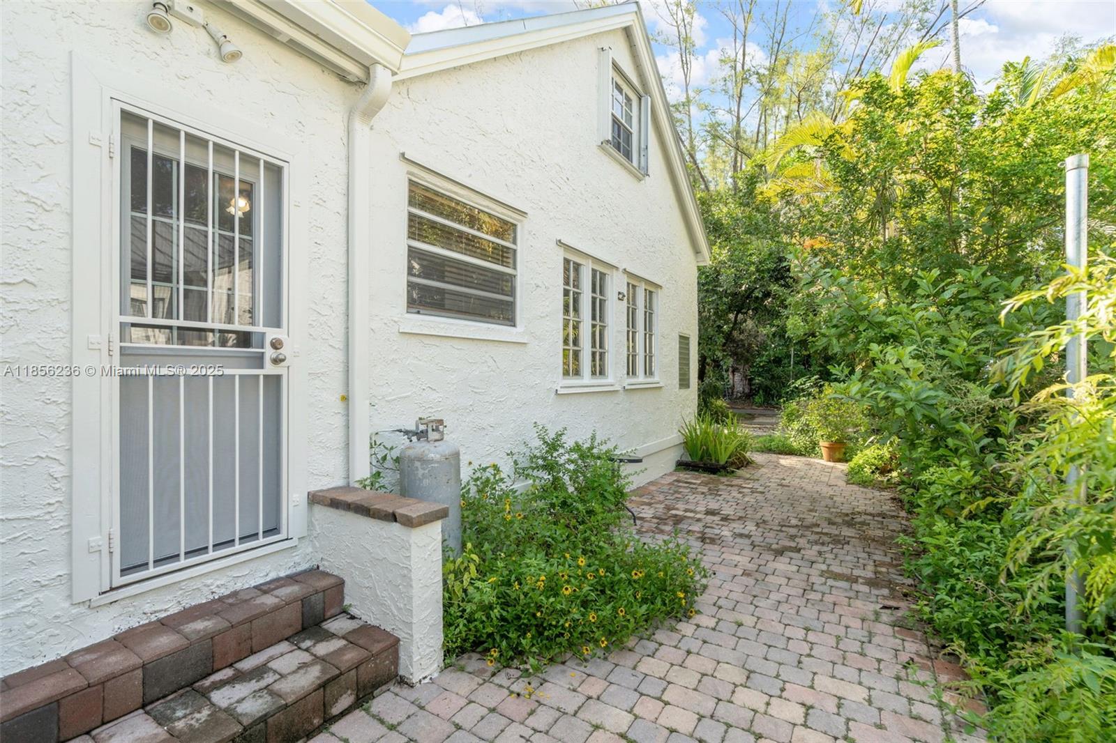 CAMBRIDGE LAWNS - Residential