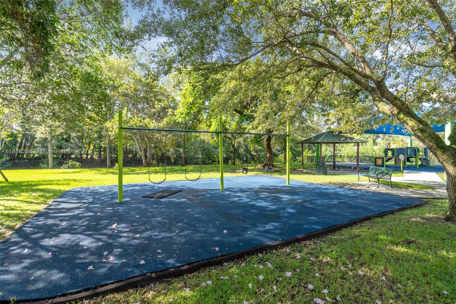 CAMBRIDGE LAWNS - Residential