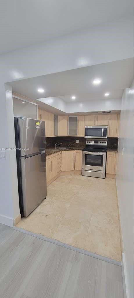 ENVOY APARTMENTS CONDOMIN - Residential