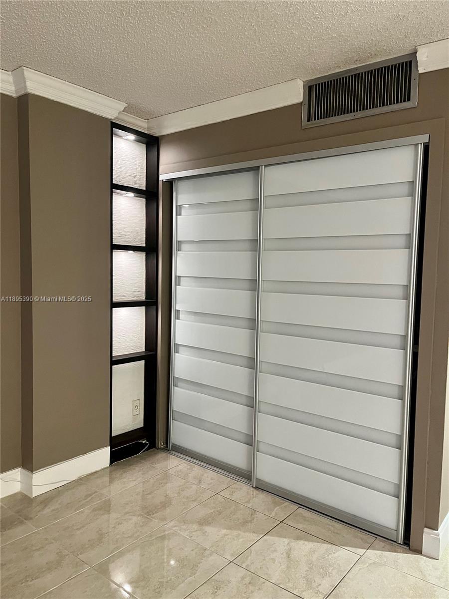 PLAZA OF AMERICAS CONDO P - Residential Lease