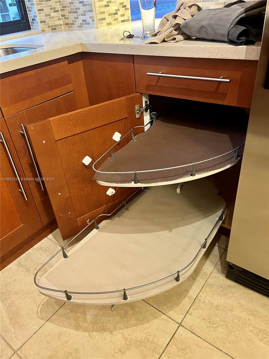 PLAZA OF AMERICAS CONDO P - Residential Lease