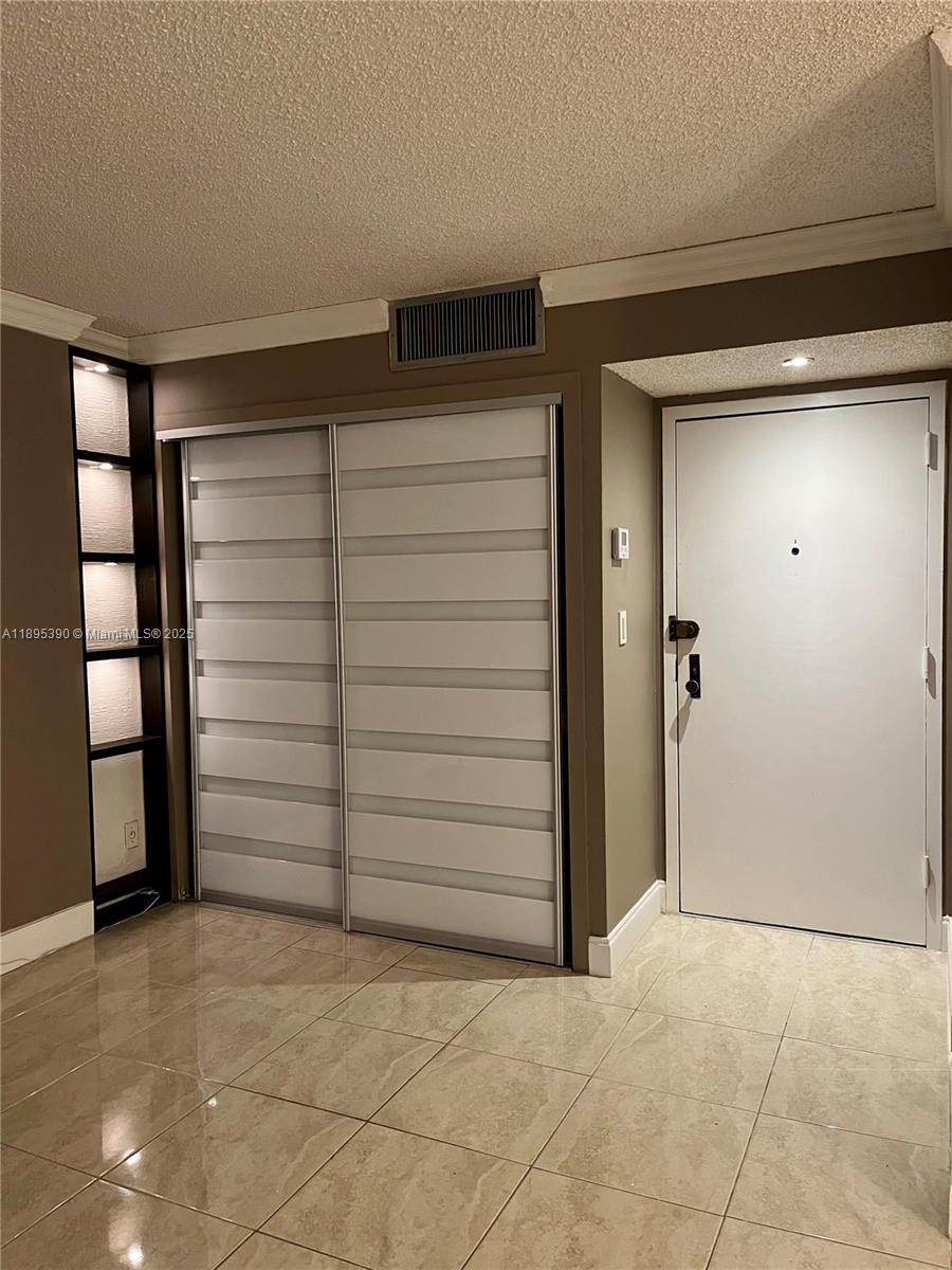 PLAZA OF AMERICAS CONDO P - Residential Lease