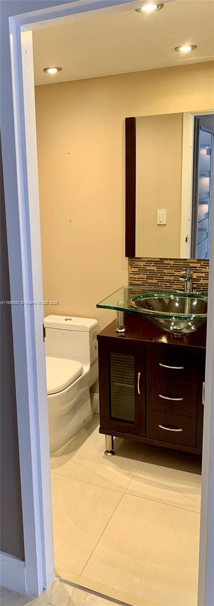 PLAZA OF AMERICAS CONDO P - Residential Lease