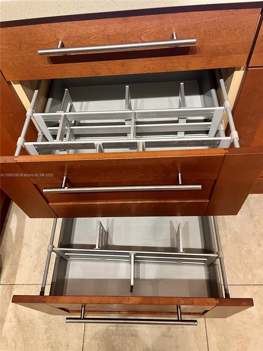 PLAZA OF AMERICAS CONDO P - Residential Lease