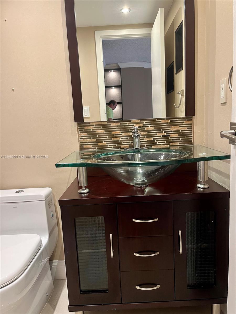 PLAZA OF AMERICAS CONDO P - Residential Lease