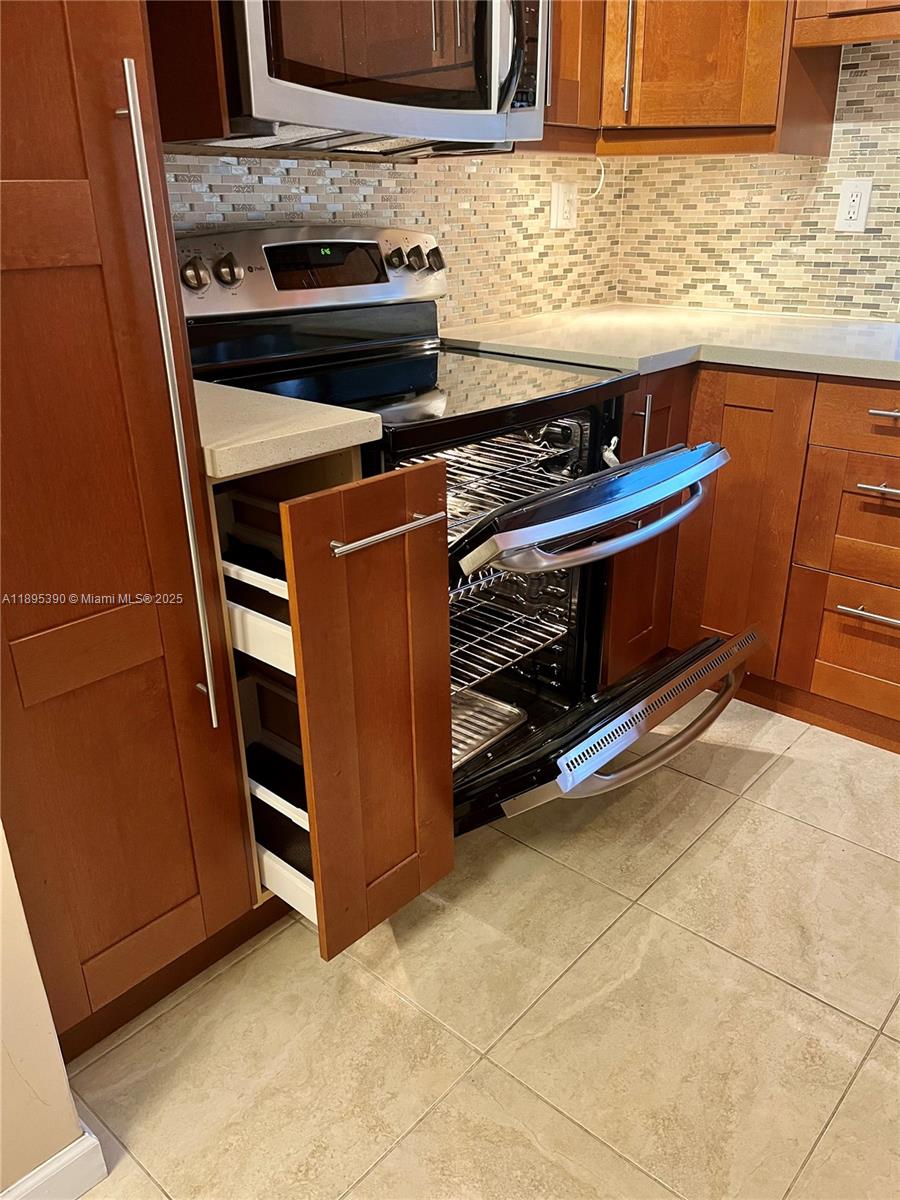 PLAZA OF AMERICAS CONDO P - Residential Lease