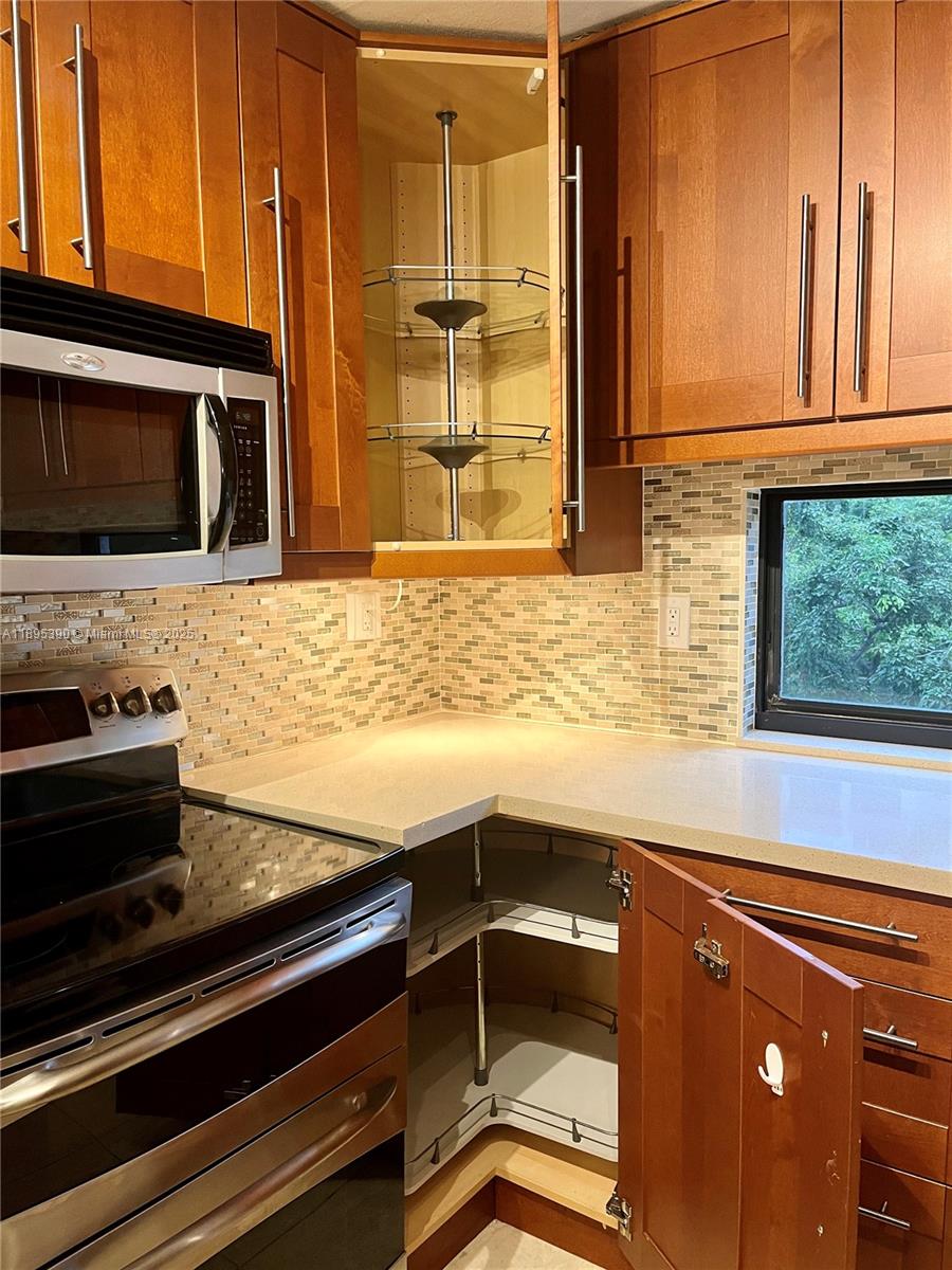 PLAZA OF AMERICAS CONDO P - Residential Lease