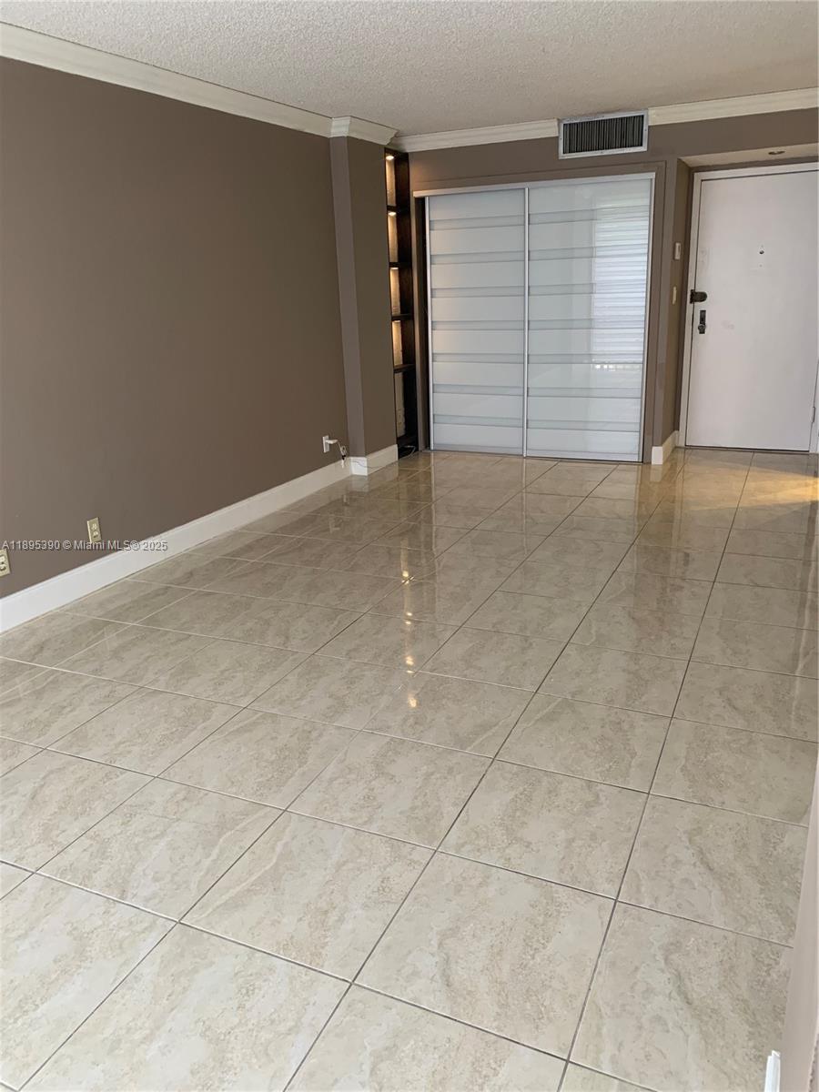 PLAZA OF AMERICAS CONDO P - Residential Lease