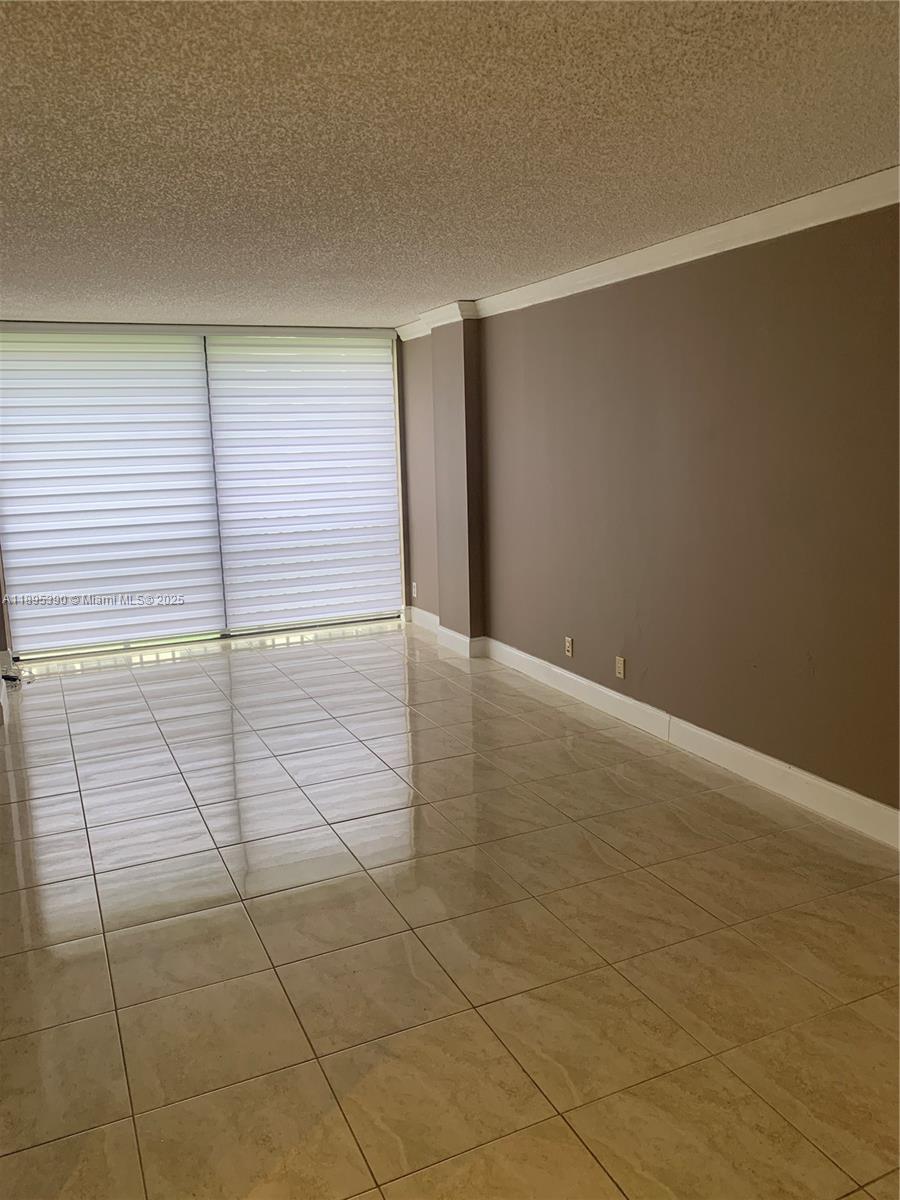 PLAZA OF AMERICAS CONDO P - Residential Lease