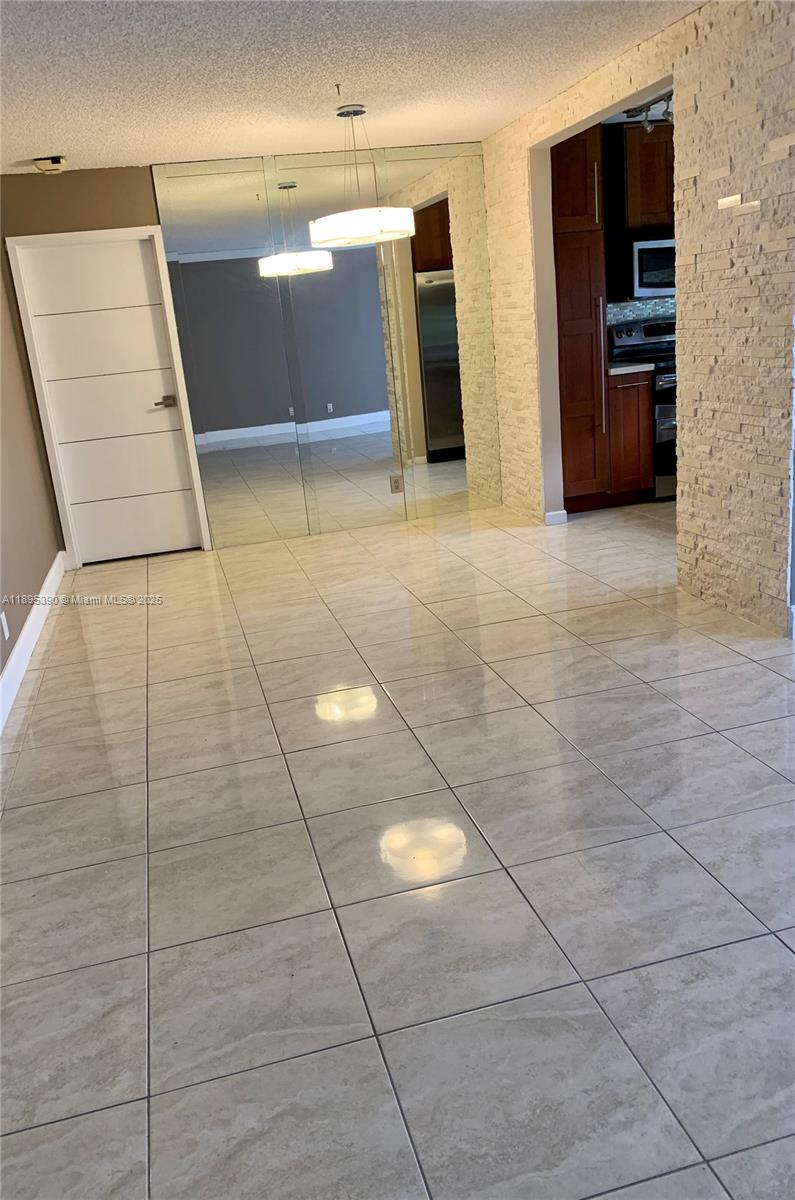 PLAZA OF AMERICAS CONDO P - Residential Lease