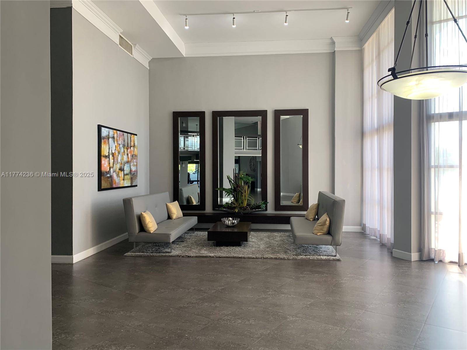 200 Leslie Dr 529