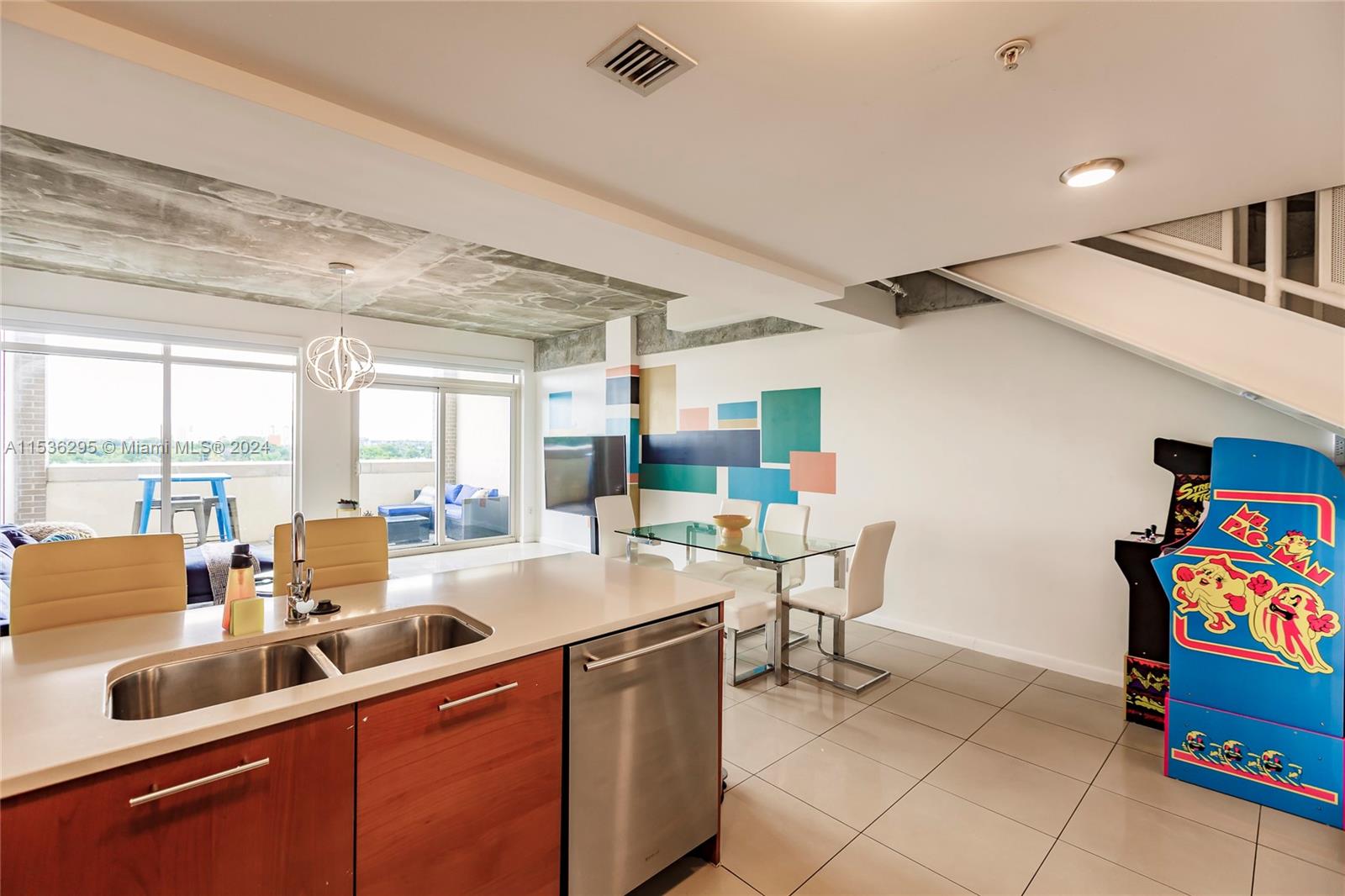 MIDBLOCK MIAMI CONDO - Residential Lease