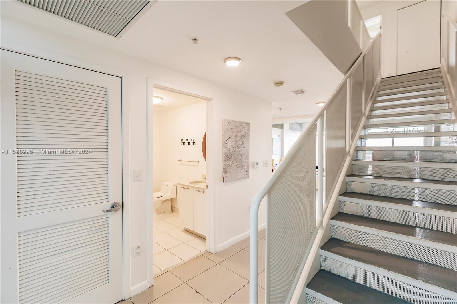 MIDBLOCK MIAMI CONDO - Residential Lease