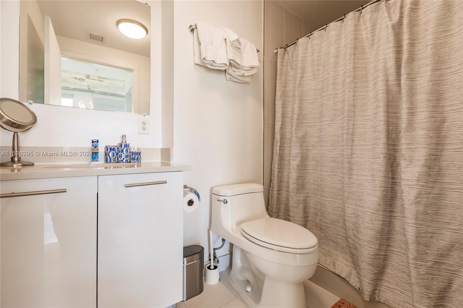 MIDBLOCK MIAMI CONDO - Residential Lease