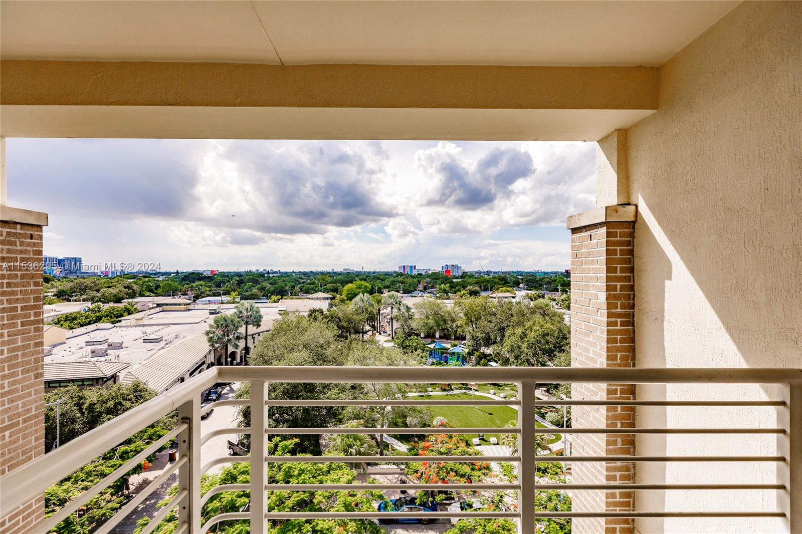 MIDBLOCK MIAMI CONDO - Residential Lease