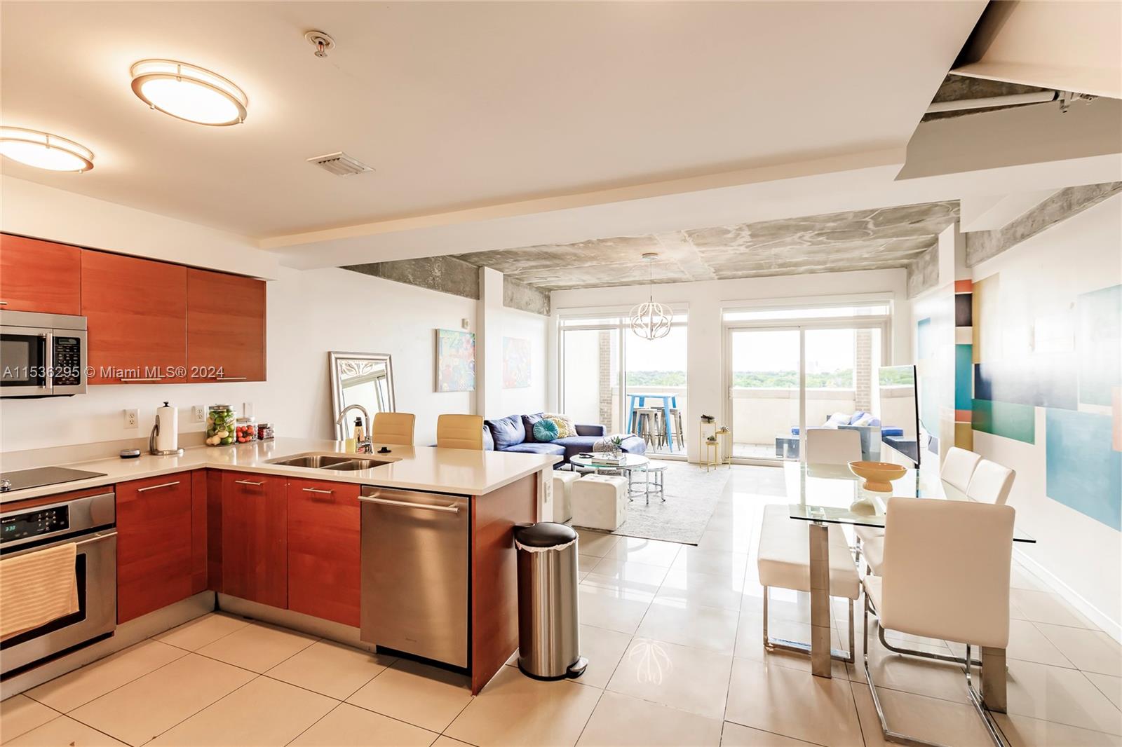 MIDBLOCK MIAMI CONDO - Residential Lease