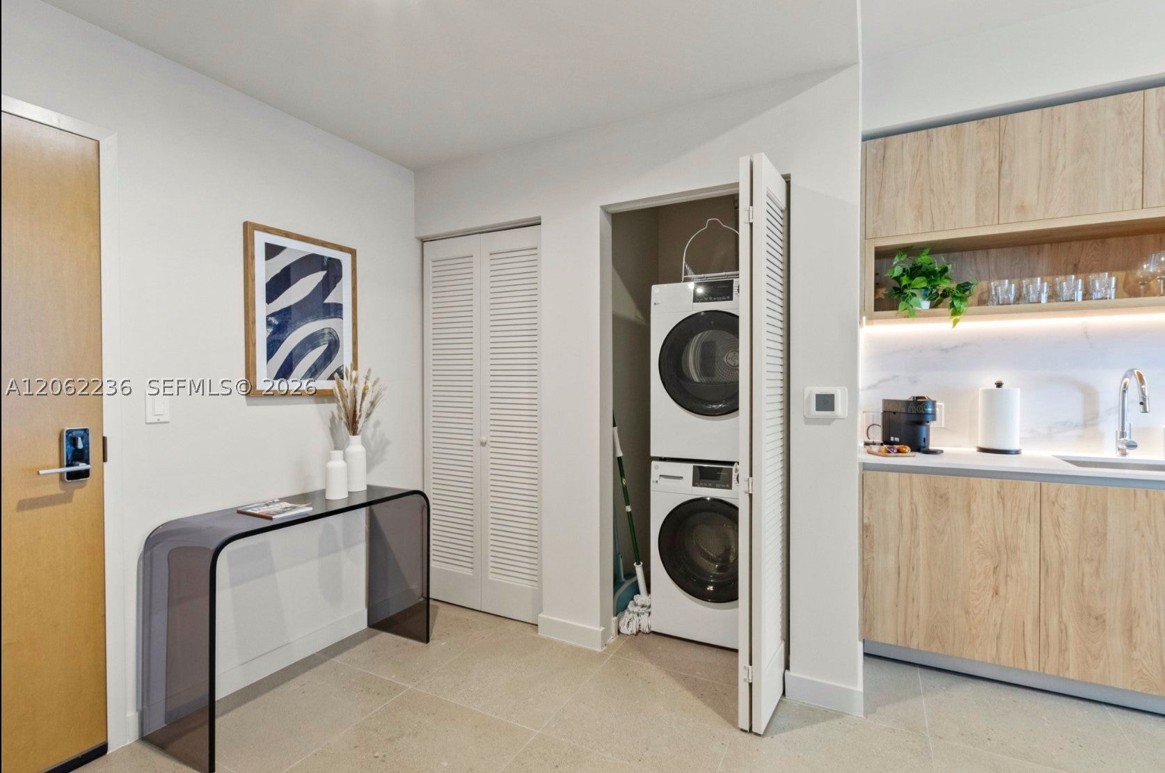 11 NE 6th St 2303